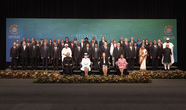 CHOGM 2011 Family photo: Queen and leaders ©Annaliese McDonough/Commonwealth Secretariat