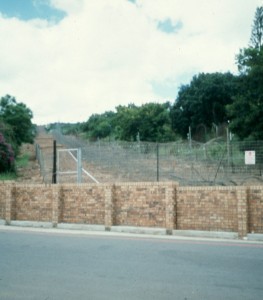 Border fence between South Africa and Mozambique. Image via Wikimedia Commons